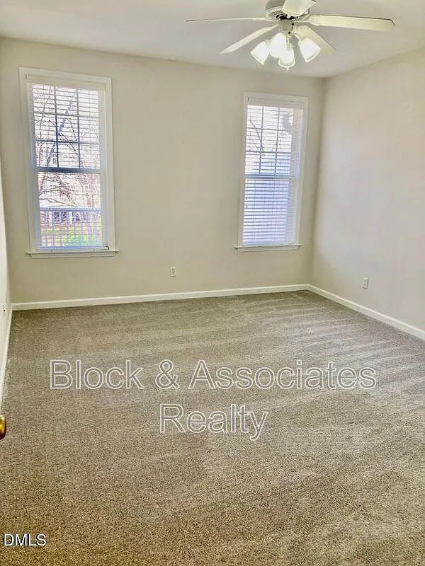 3 bed, 2.5 bath, 2614 sqft, $2,200 — Photo 4