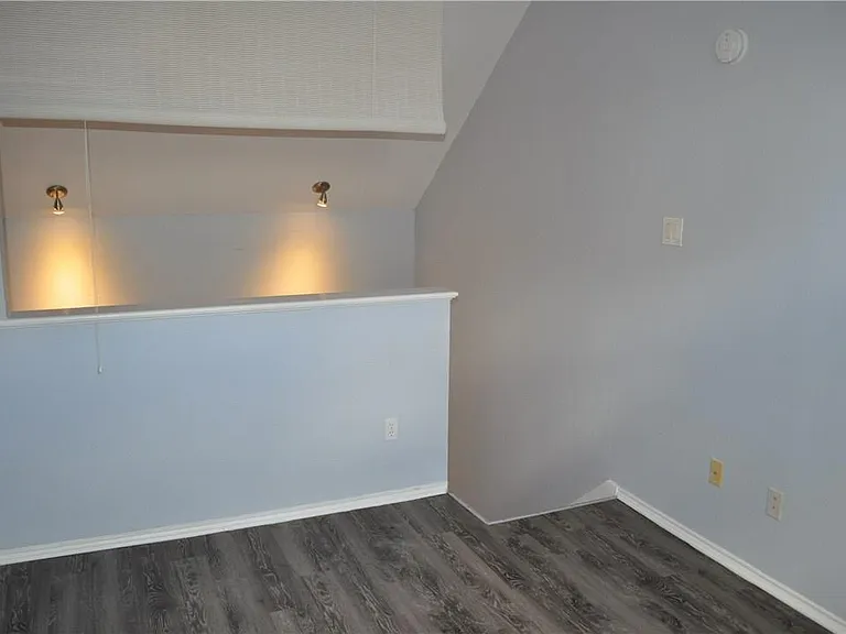 706 W 22nd St #305 — Photo 20