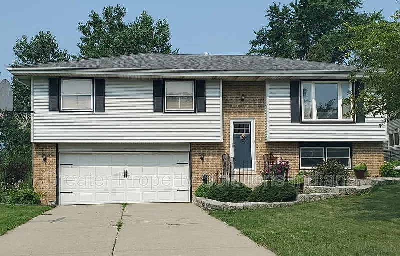 3 bed, 2.0 bath, 1636 sqft, $2,450 — Photo 1