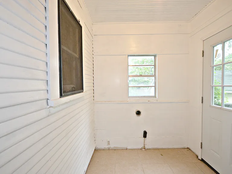 1402 E Chaffin St — Photo 19