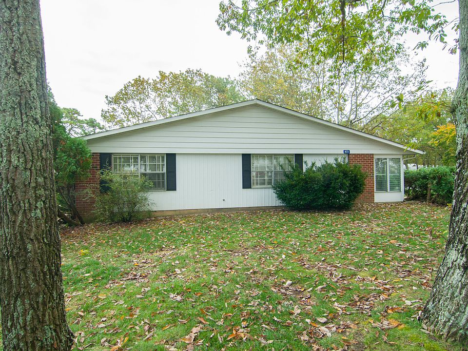 1st image of 871 Balmoral Court #A