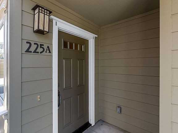 2nd image of 225 Valley Oak Dr #225A