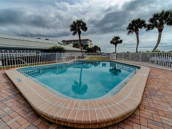 4th image of 1205 Tarpon Center Dr APT E1