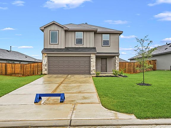 3rd image of 40827 Hawthorne Glades St