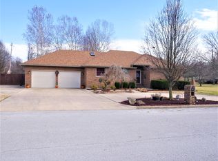 1102 Highland Dr, Aurora, MO 65605