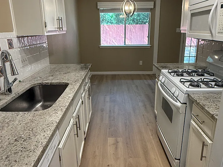 2704 Crownspoint Dr — Photo 19