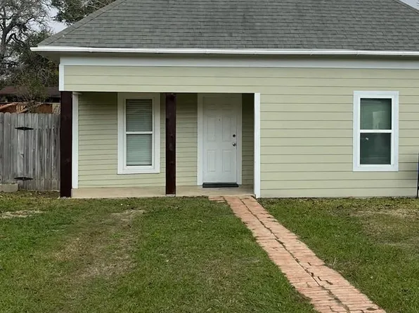 506 Morton Ave, Palacios, TX 77465