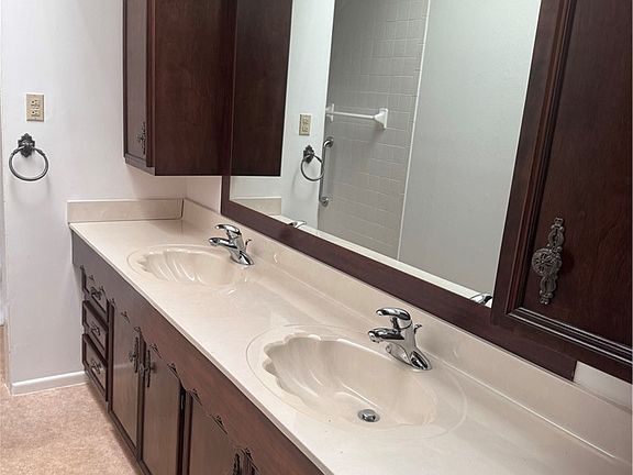 5th image of 6 Ramona Ln