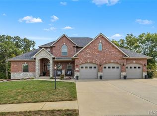 61 Woodcrest Dr, Bethalto, IL 62010