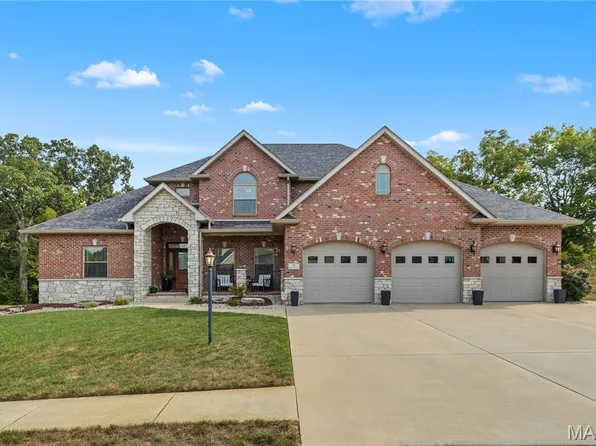 61 Woodcrest Dr, Bethalto, IL 62010