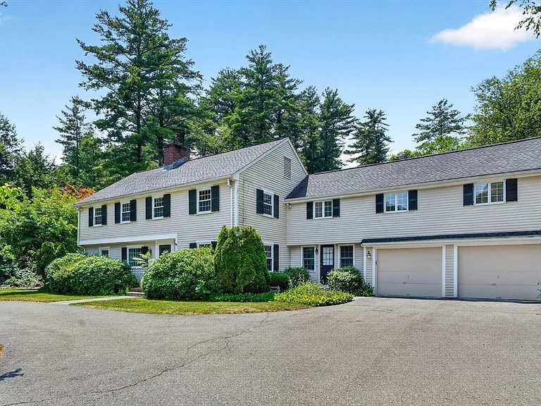 131 Montvale Rd — Photo 1