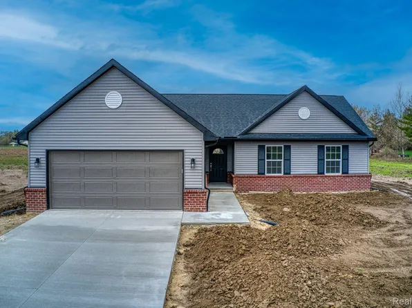 34299 Pratt Rd, Memphis, MI 48041