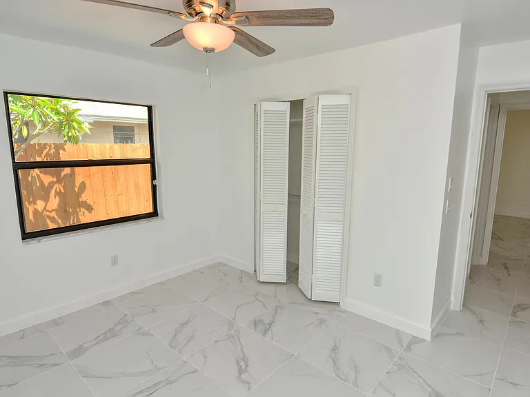 943 SE Browning Ave — Photo 29