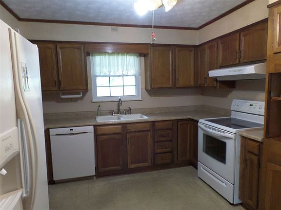 3rd image of 1402 Scenic Dr