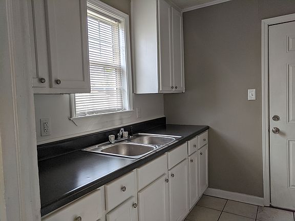 3rd image of 628 Crestlyn Dr