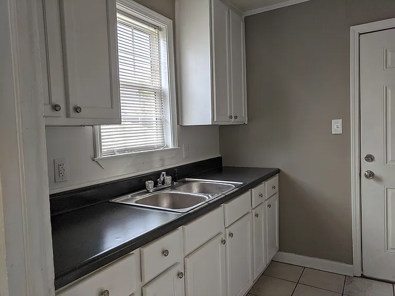 628 Crestlyn Dr — Photo 3