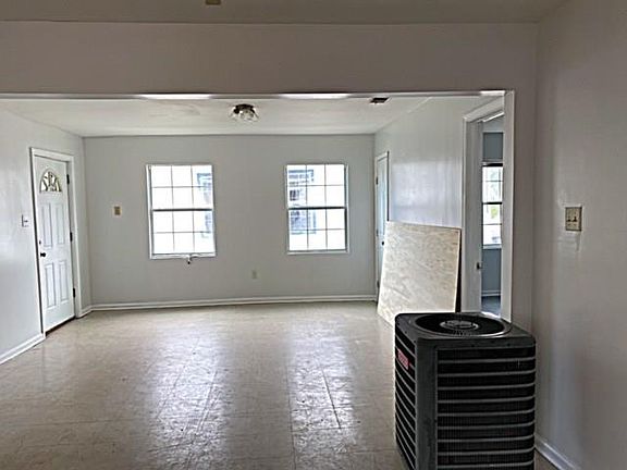 3rd image of 5548 Cameron Blvd