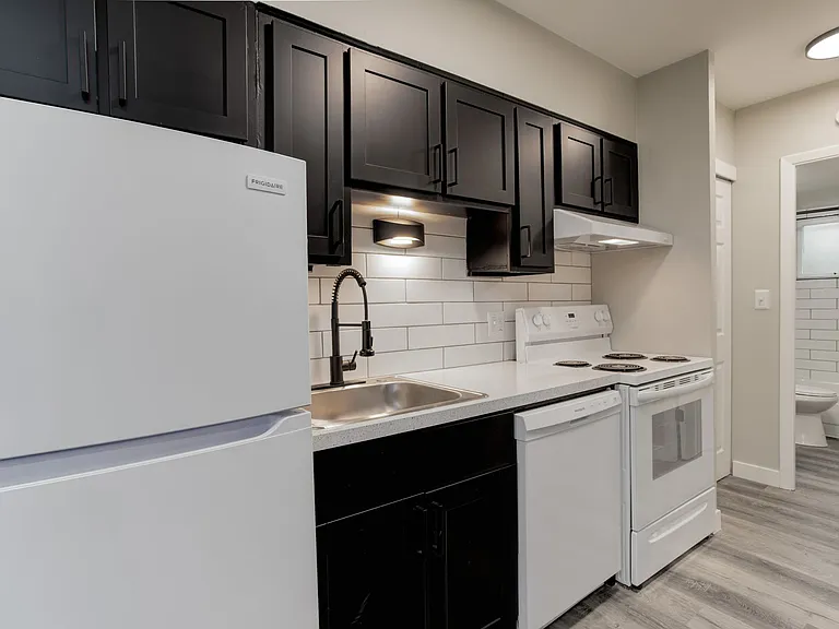1 and 2 Bedroom Modern Renovated Living with a Community Courtyard & Dog Park in North Denver — Photo 10
