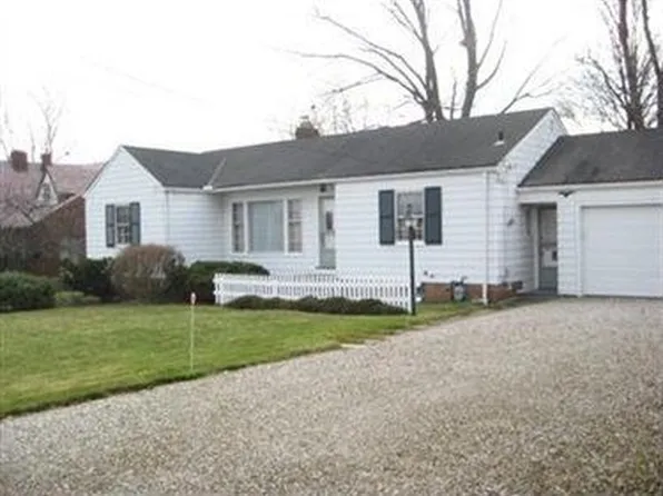 26010 Emery Rd, Warrensville Heights, OH 44128