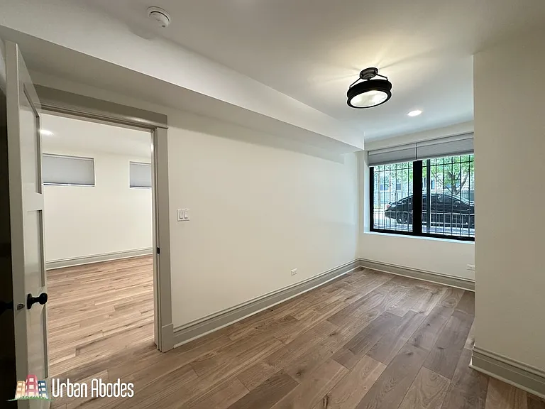 1933 N Fairfield Ave — Photo 11