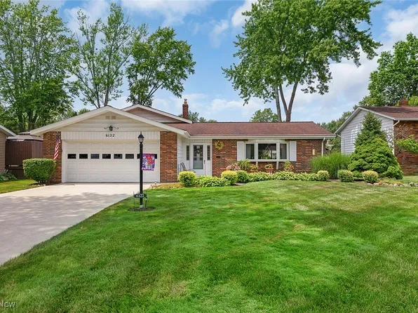 6122 Forest Ridge Dr, North Olmsted, OH 44070