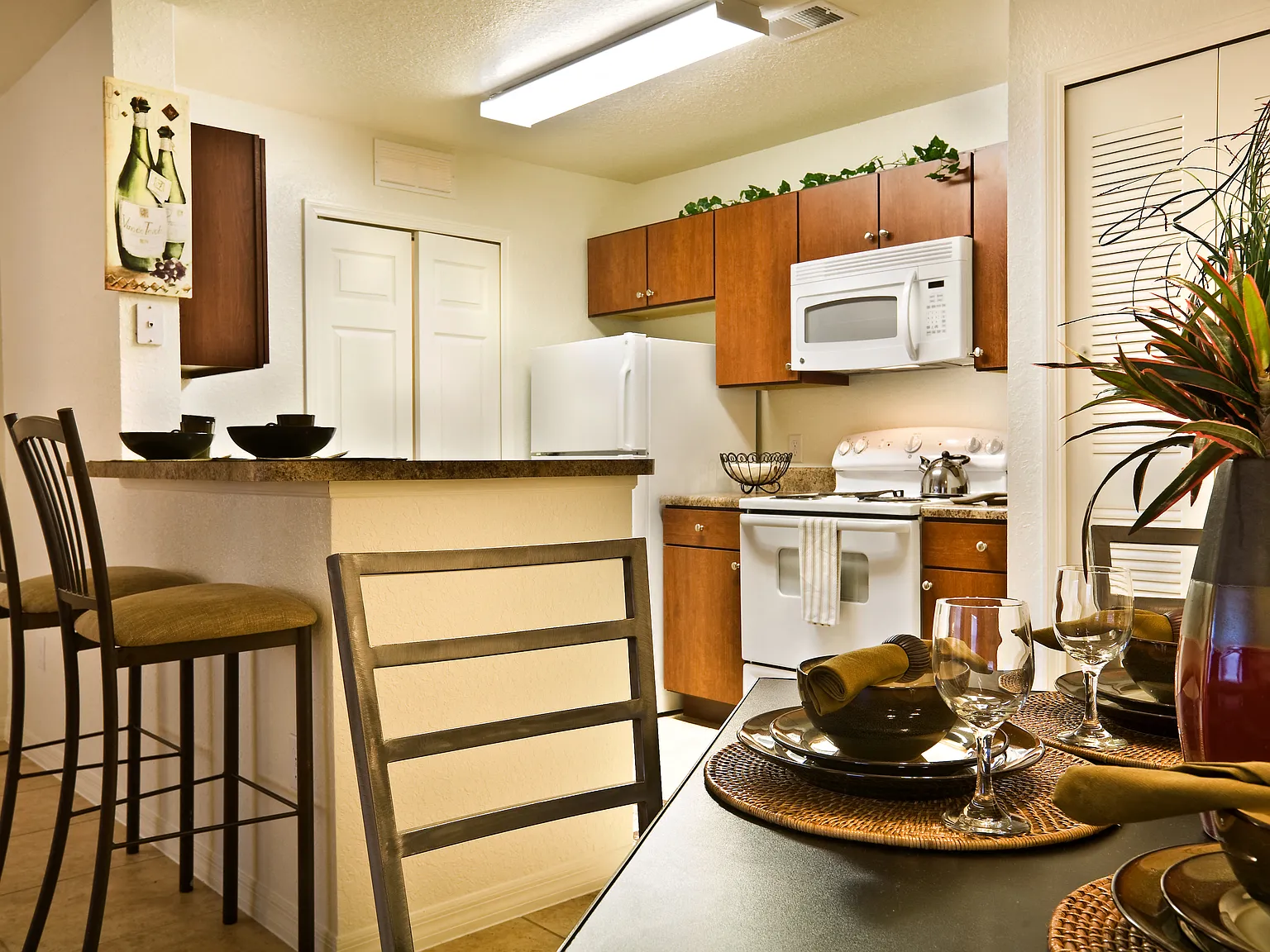 Savannah Springs Apartments — Photo 4