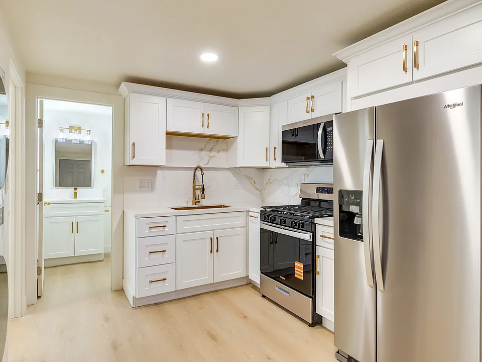 42601 Claudia St