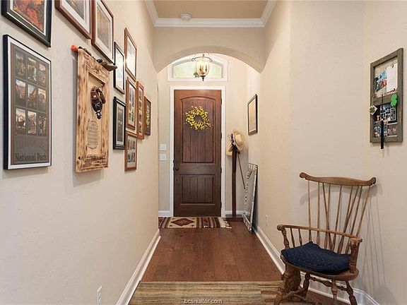 4th image of 2608 Forest Oaks Dr