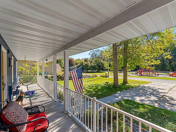 5th image of 2135 Lakeside Pl