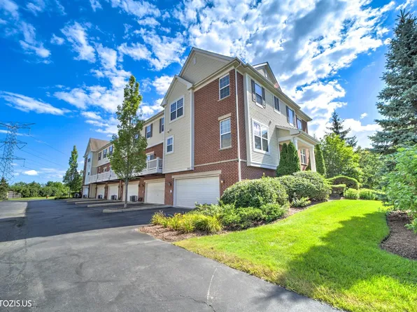 1951 Potomac Ct, Skokie, IL 60090
