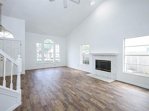 5th image of 1675 THORNHILL CIRCLE