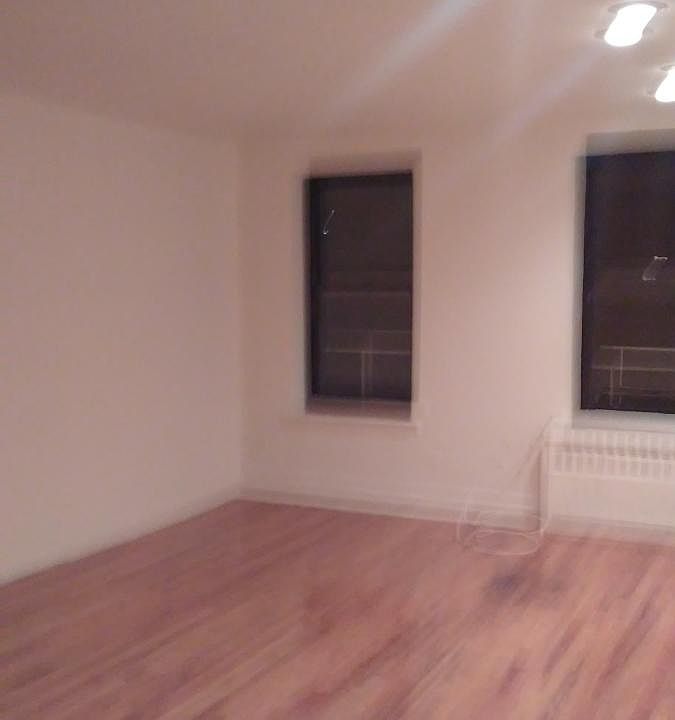 2nd image of 1860 Hobart Ave APT 2