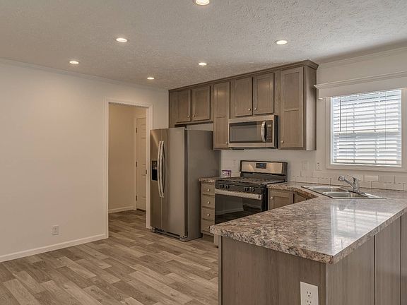 4th image of 138 Kingsway Dr #138