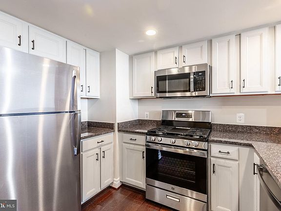 4th image of 414 Water St Unit 2007