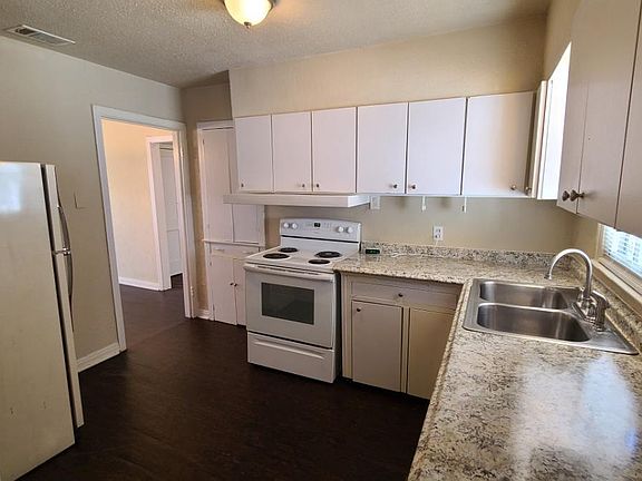 5th image of 1423 Presidio Ave