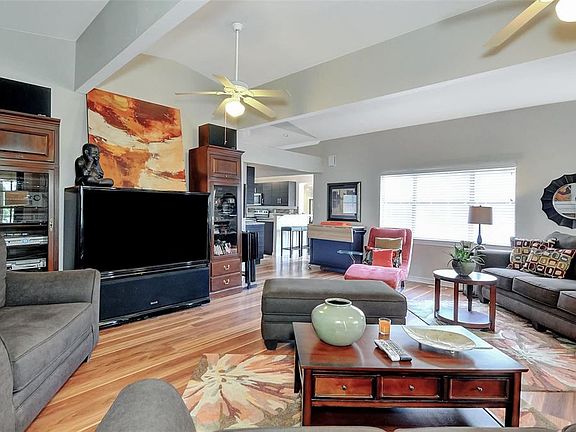 5th image of 622 Kiowa Dr E