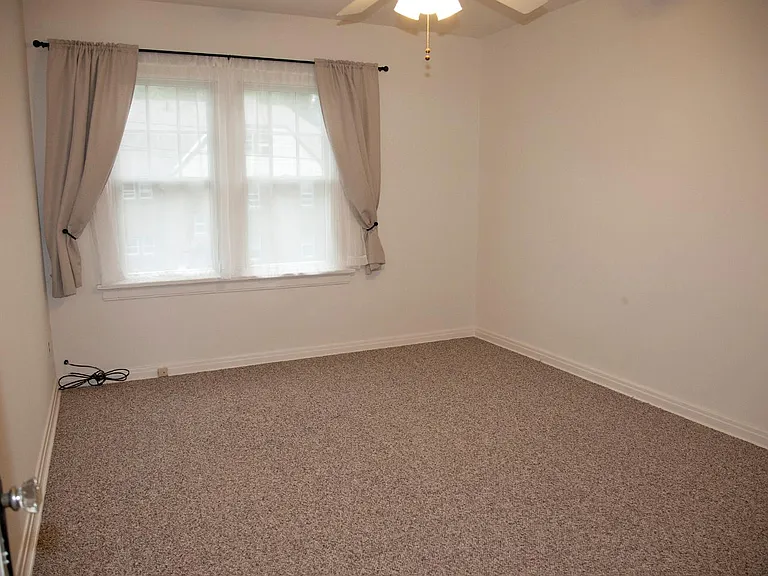 1199 Plainfield Rd — Photo 11