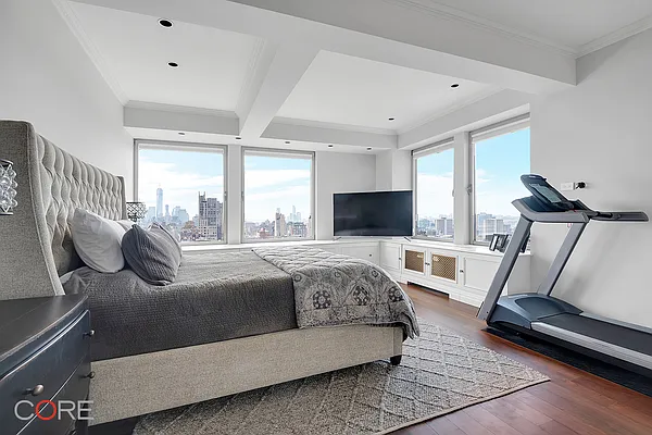 Rented by CORE | media 9