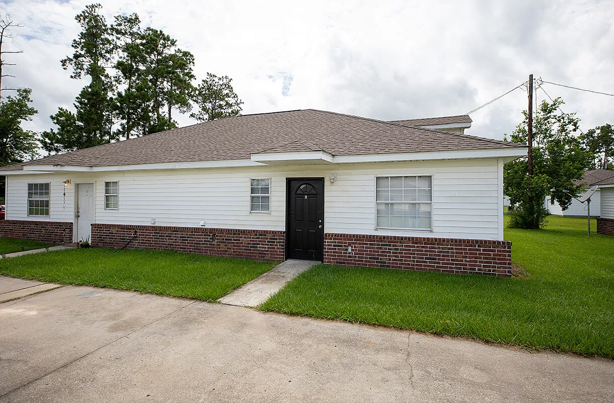 3 bed, 2.0 bath, 1100 sqft, $995 — Photo 1