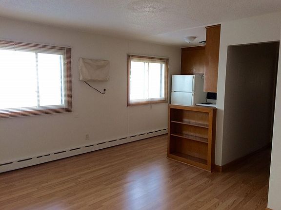 3rd image of 117 22nd Ave NE #Amdemjzrs