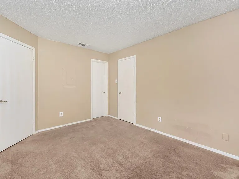 Oak Meadow Apartments — Photo 30