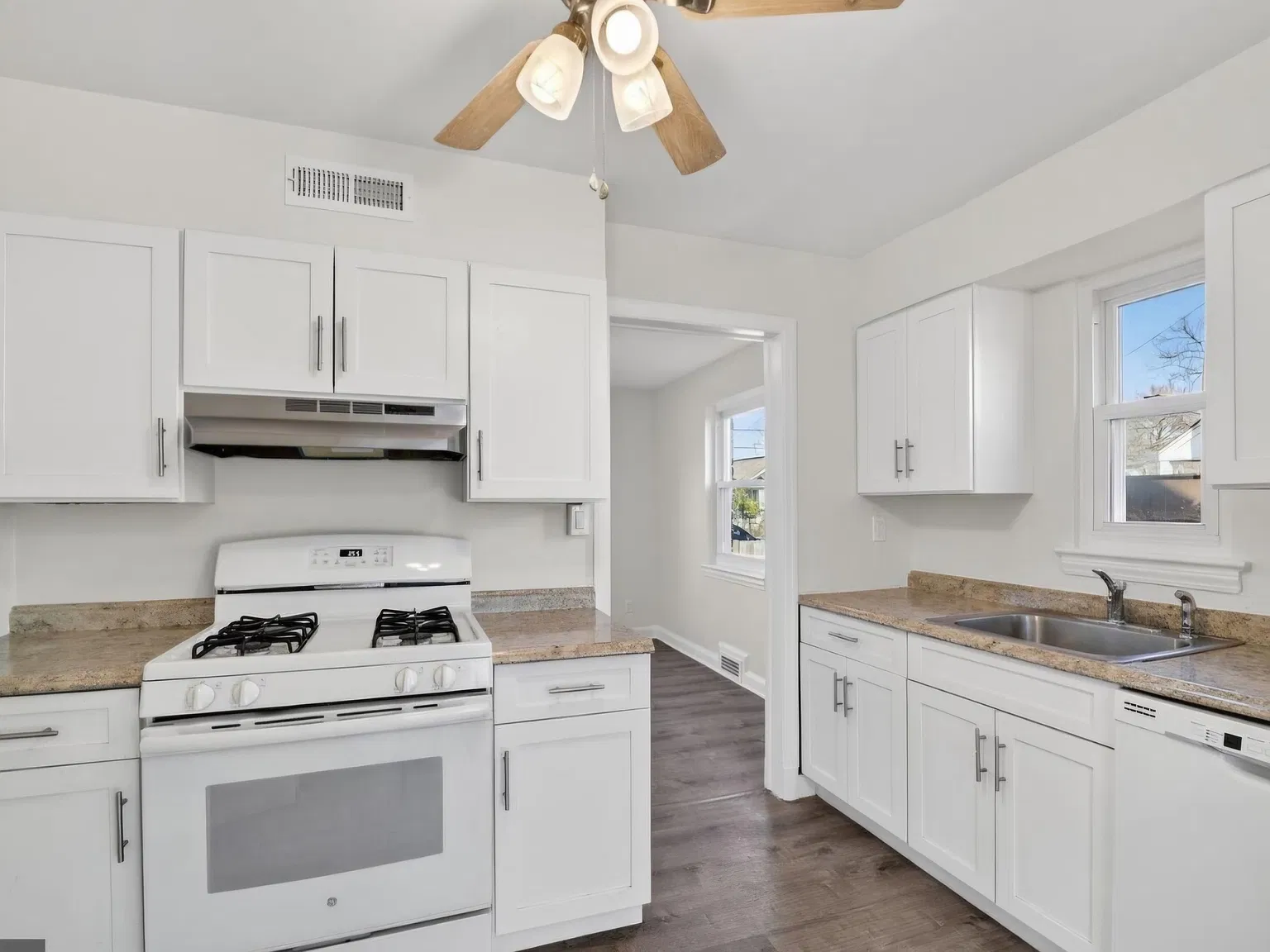1 bed, 2232 sqft, $900 — Photo 4