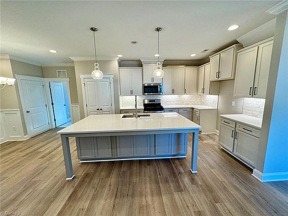 3rd image of 1044 Fairhaven Dr Lot 100