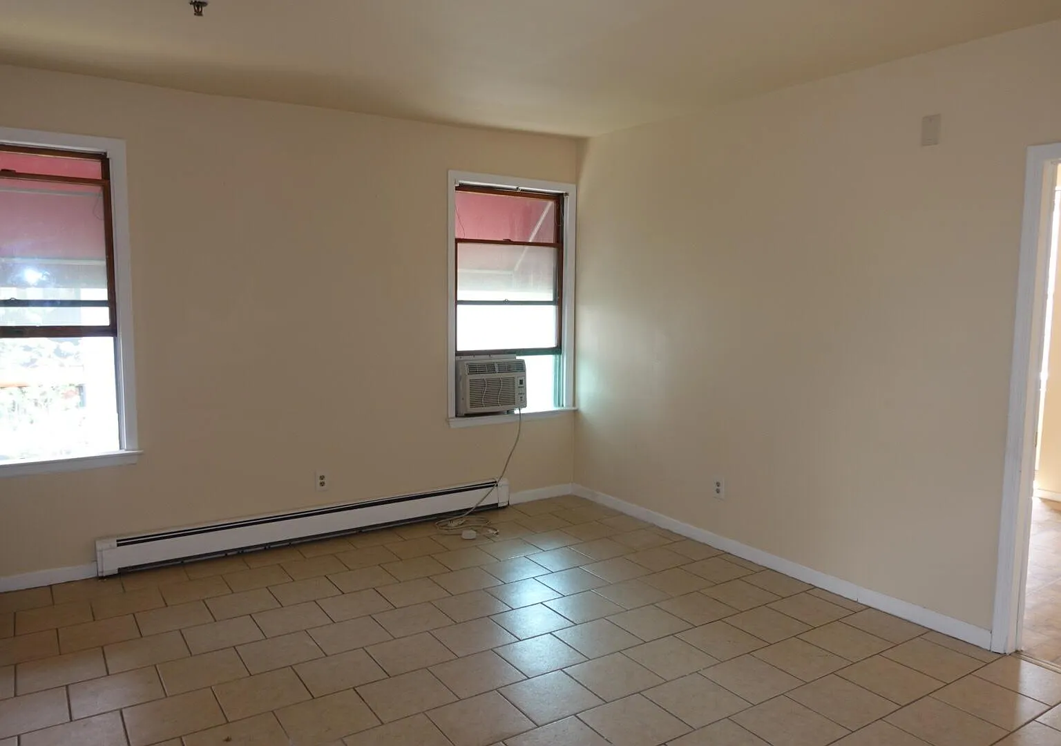 3 bed, 1000 sqft, $2,700 — Photo 4