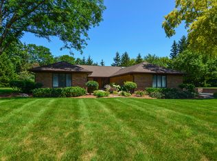 385 Country Oak Ln, Inverness, IL 60067