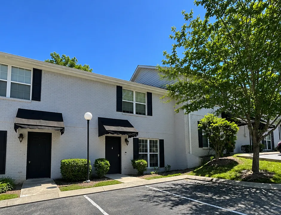 1126 Maple Tree Ln