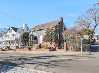 19 Mill Pond Rd, Port Washington, NY 11050