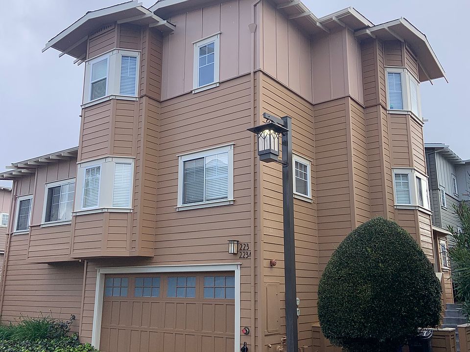 1st image of 223 Valley Oak Dr #A