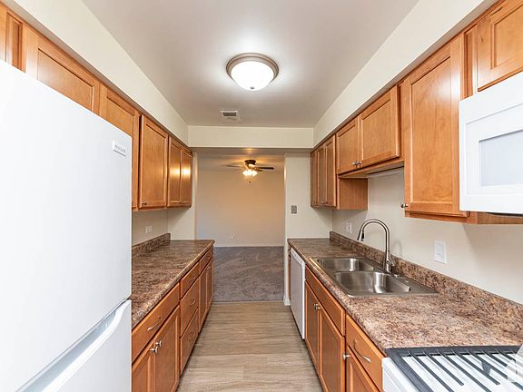4th image of 241 W Main St APT 201