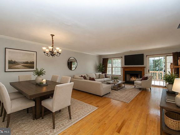 2nd image of 3051 Mitchell Ct